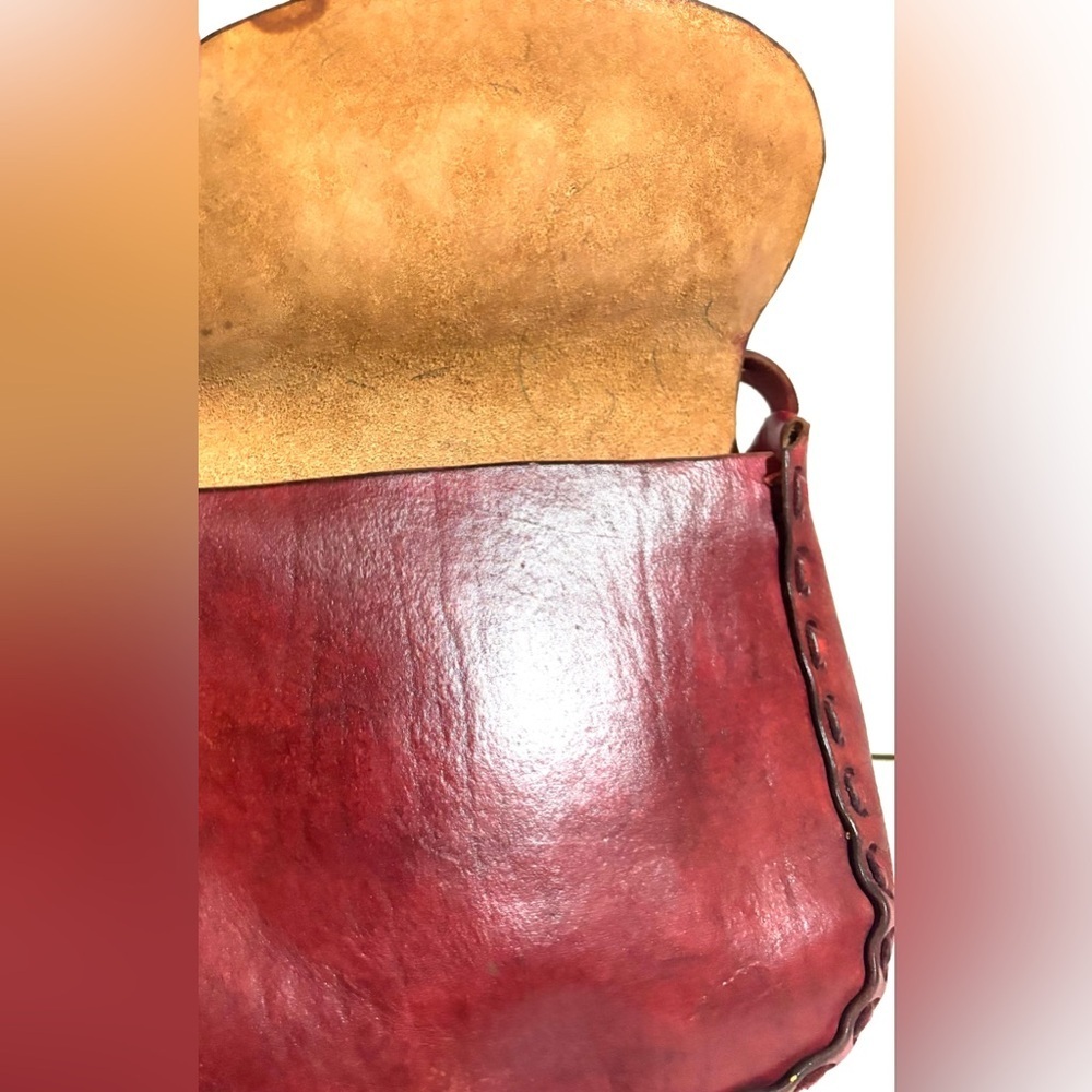 Vintage handmade crossbody Elegant Red Leather Handbag - Picture 7 of 7